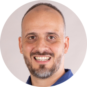 Foto de Apertura del proceso de encuestas del estudiantado con el título y el centro del curso académico 2024/2025.